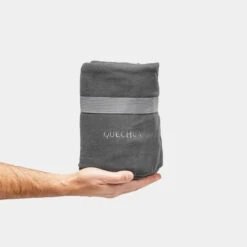 Quechua COUVERTURE EN POLAIRE - 150 X 130 CM 7 Quechua COUVERTURE EN POLAIRE - 150 X 130 CM -Camping Soldes couverture en polaire 150 x 130 cm 2