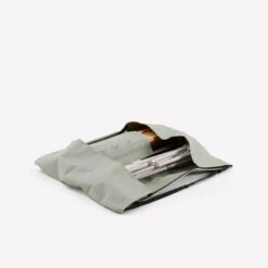 Quechua TABLE DE CAMPING COMPACTE 4/6 PERSONNES - PLATEAU BOIS - POCHE DE RANGEMENT 13 Quechua TABLE DE CAMPING COMPACTE 4/6 PERSONNES - PLATEAU BOIS - POCHE DE RANGEMENT -Camping Soldes table de camping compacte 46 personnes plateau bois poche de rangement 3